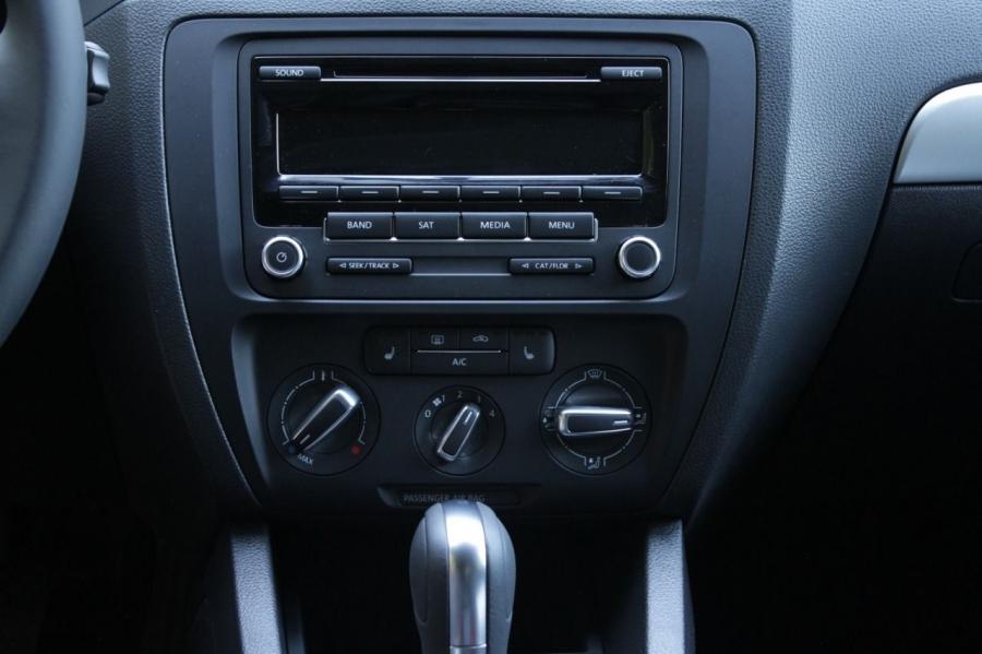  Volkswagen Jetta SE 2014 года  (фото 17 из 32)